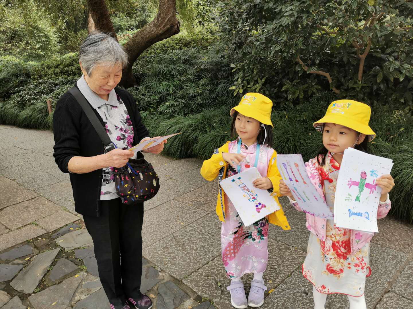 奶奶奶奶，漂亮吗？买一个吗.jpg