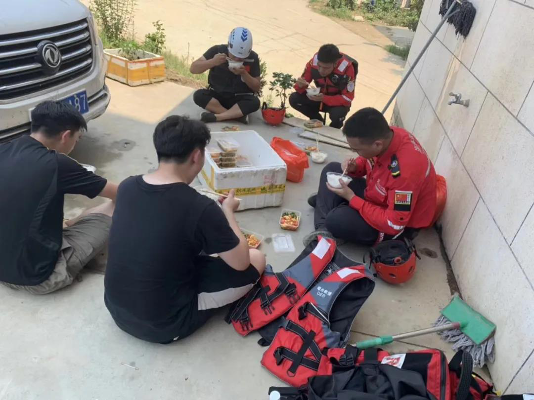 余杭这个90后小伙做的事3.png